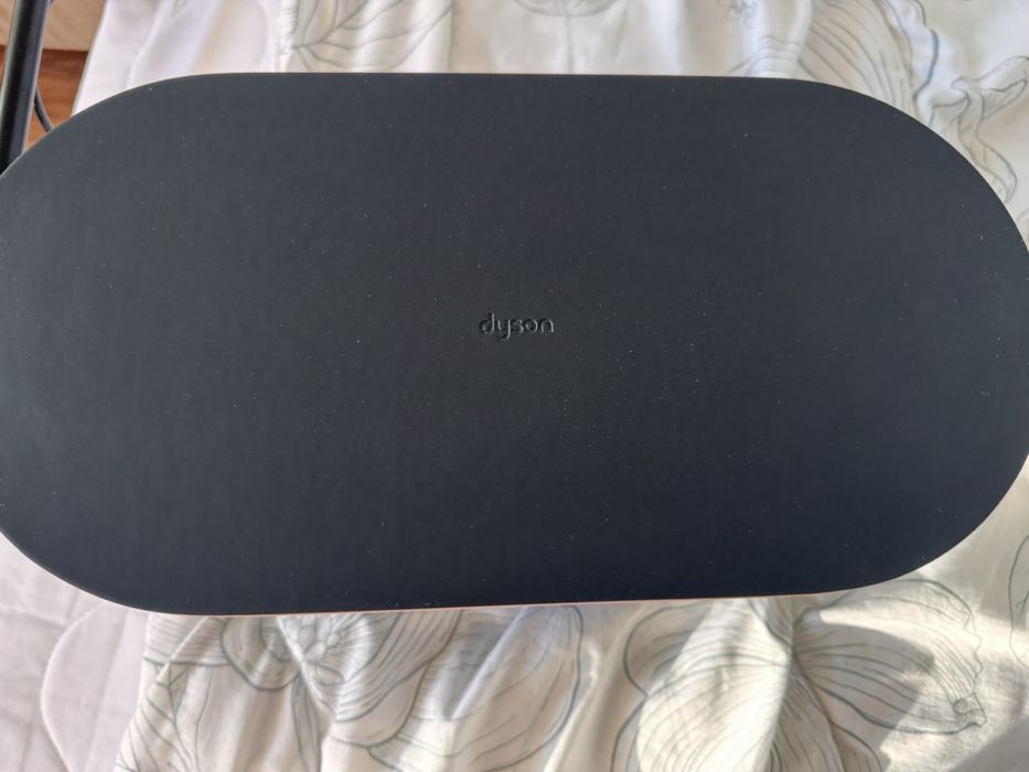 Sprzedam dayson airwrap suszarki-lokówka.