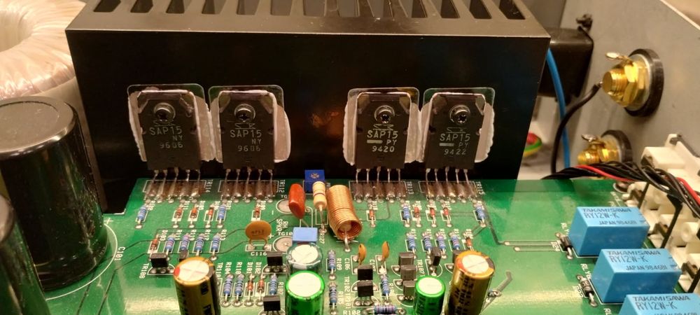 Musical Fidelity A 300 top stan