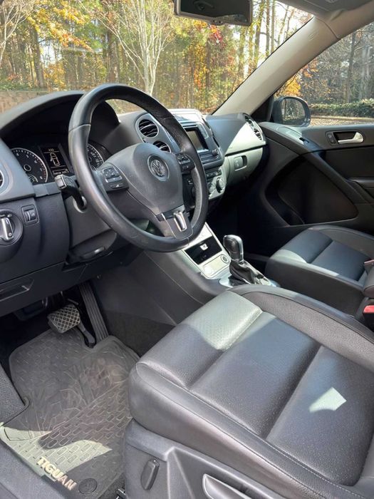 Volkswagen Tiguan      2016