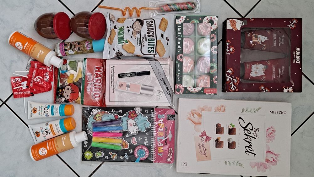 Zestaw słodyczy I kosmetyków dla mamy I dziewczynki
