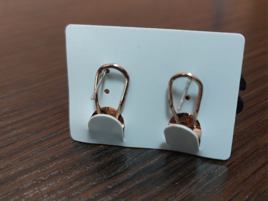 сережки чорні квітки