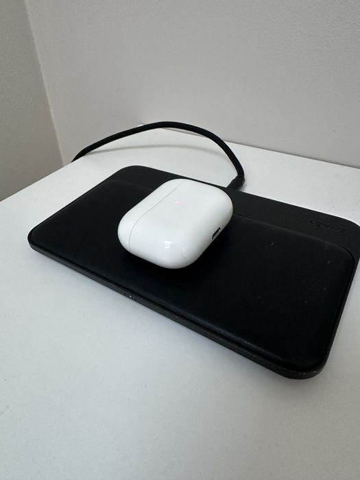 Ładowarka bezprzewodowa do Iphone i Airpods - Nomad Base Station Hub