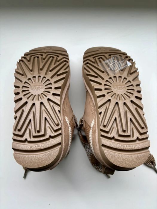 UGG lowmel tamanho 38
