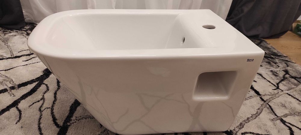 Nowy bidet Roca Gap Square