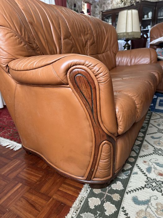 Sofa em pele castanho
