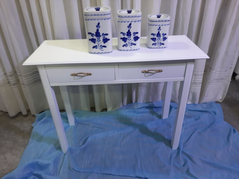 Sideboard-style table64409196150531120