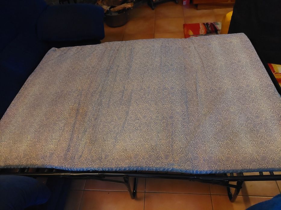 Sofá cama em courtisane em bom estado