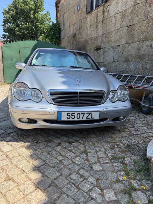 Mercedes-Benz C220 CDI Classic – 2003 | 143 CV | Excelente Estado