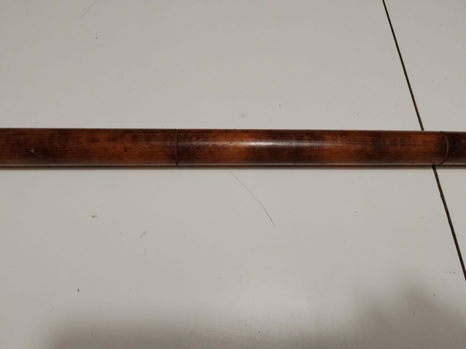 Stare gięte drewniane laski