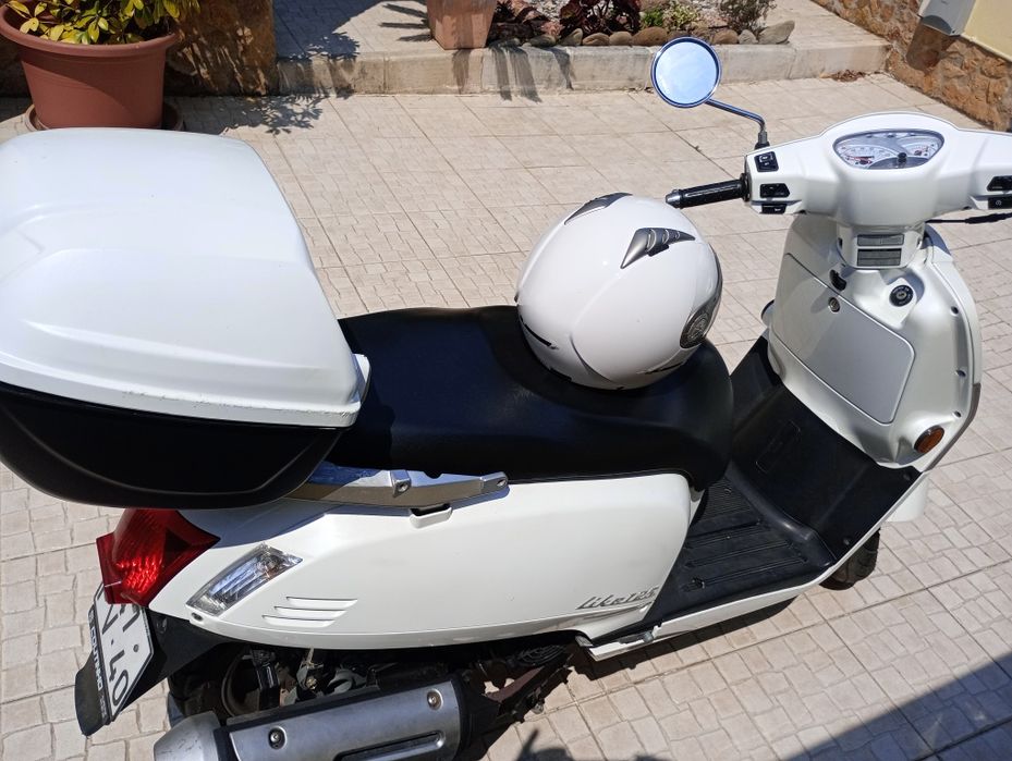 Vendo motorizada kynco like 125cc de 2015 com   20500 km
