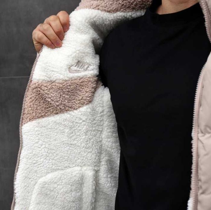 Двосторонній пуховик Nike Бежевий Пуховик тедди беж до -25