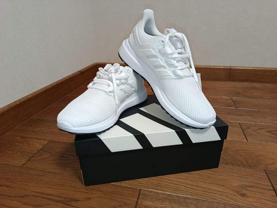 Продам нові Adidas Ultimashow білі. FX3631 Розмір 10.5 (44.5) 28.5 см