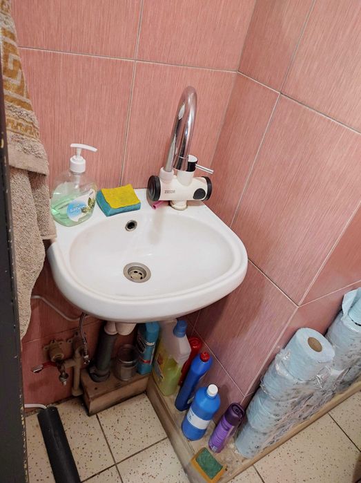 Продається комерційне приміщення по вул. Довженка, 21 Б