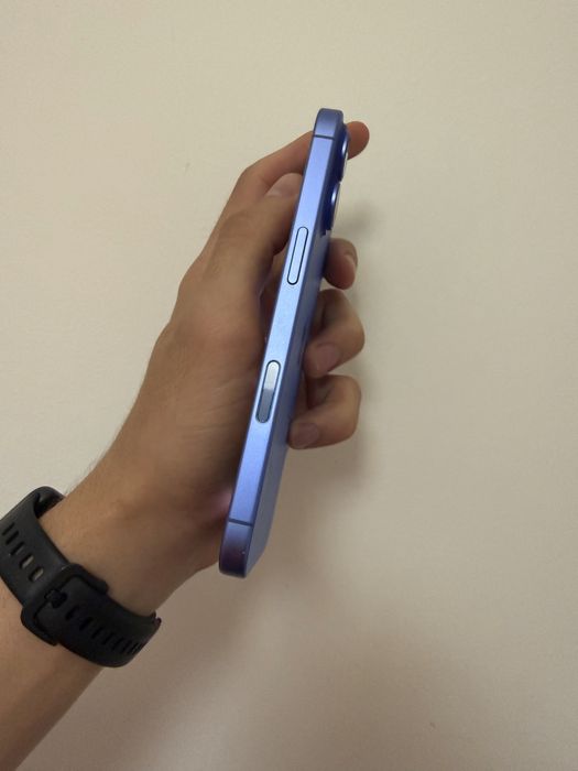 Iphone 16 niebeski uszkodzony