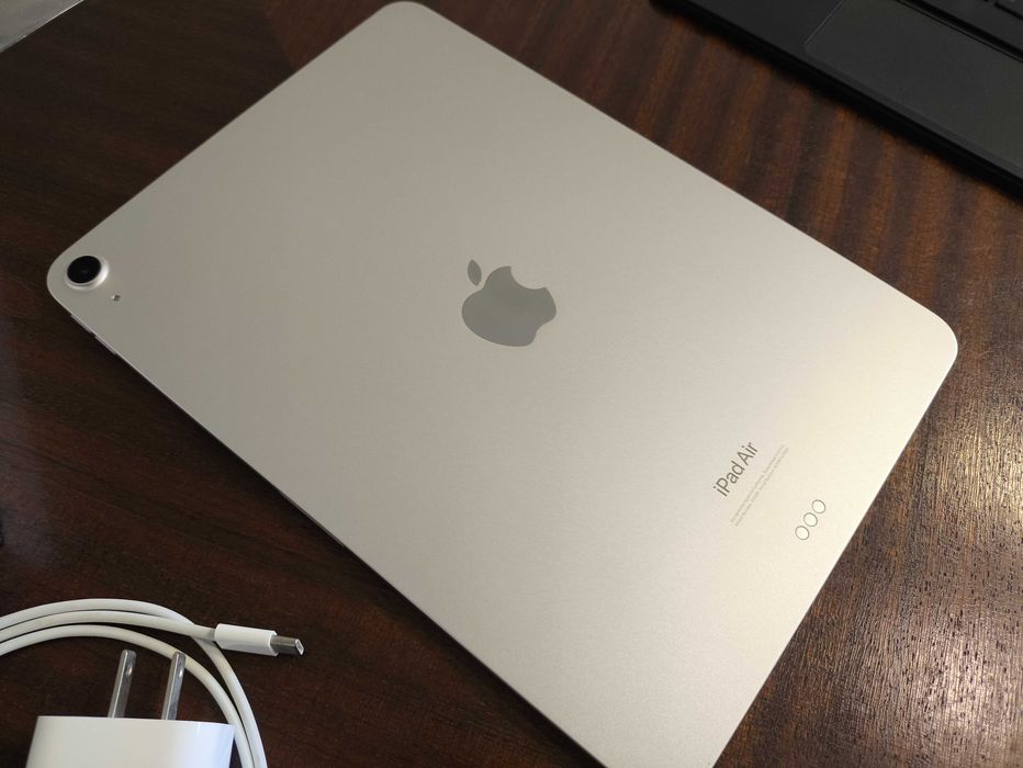 iPad Air 5 (256GB) M1 – Kit com Caneta, Teclado, Rato e Capas