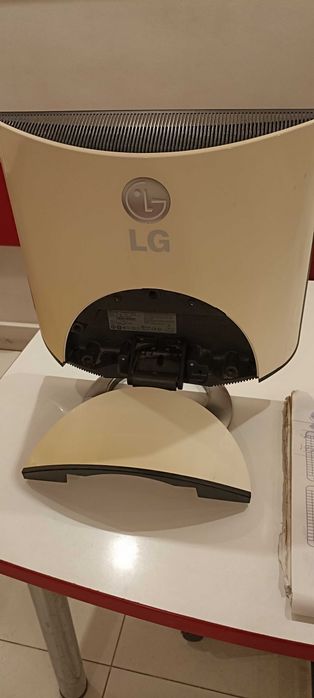 Монитор LG 17 дм.  FLATRON 1740