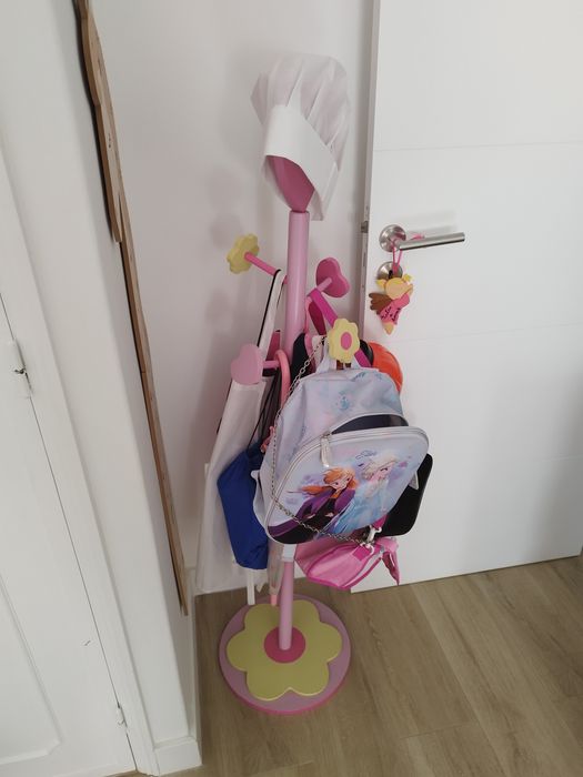 Cabide e cadeira de criança