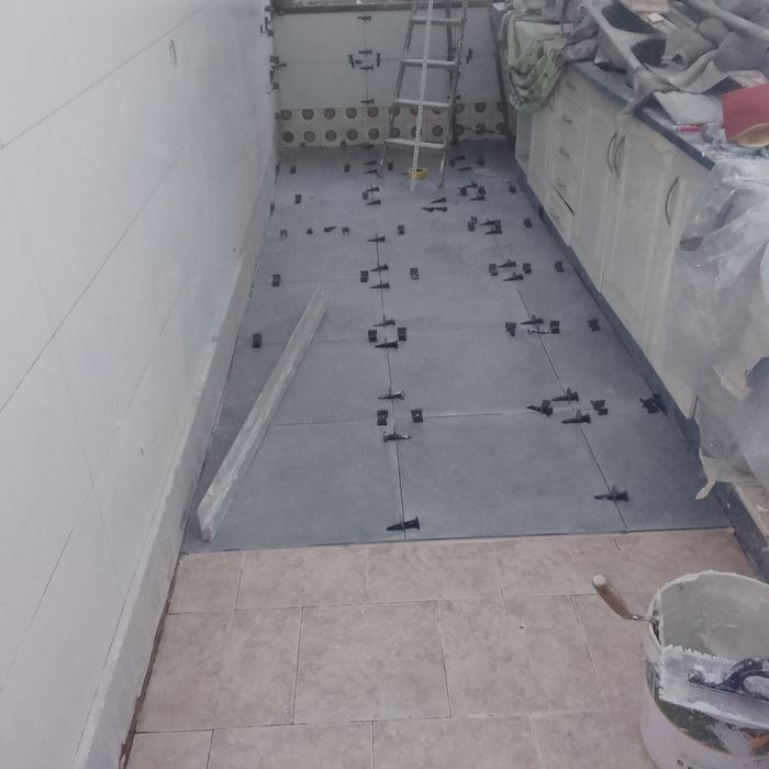 Serviços de remodelação em geral e reparações