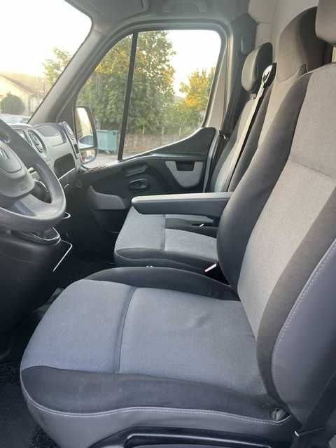 Renault master 2.3dci l2h2 com refrigeração poucos km no estado de impecável.