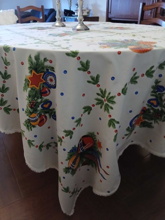 Bonita Toalha de Natal com 12 guardanapos