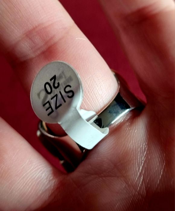 Anel bicolor, em aço, com 10 pontos de luz ovais.  T20