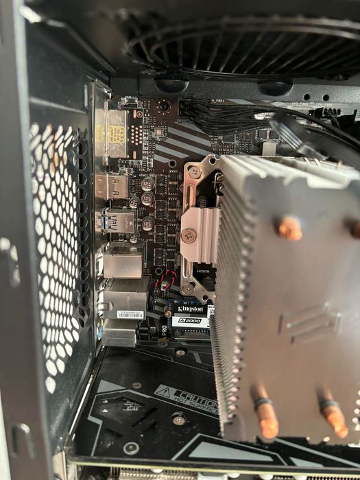 PC stacjonarny z 2021/i5/RGB2x8GB/GTX1660