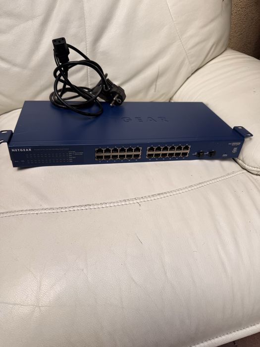 Switch NETGEAR GS724T v4 | 24x Gigabit RJ-45 + 2x SFP | Zarządzalny | Uchwyty RACK