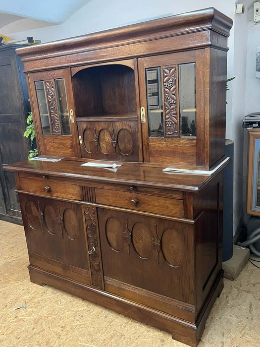 Stylowa witryna / kredens z nadstawką — dąb, piękne rzeźbienia, stan bardzo dobry