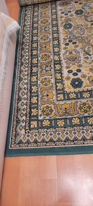 Килим на підлогу зеленого кольору