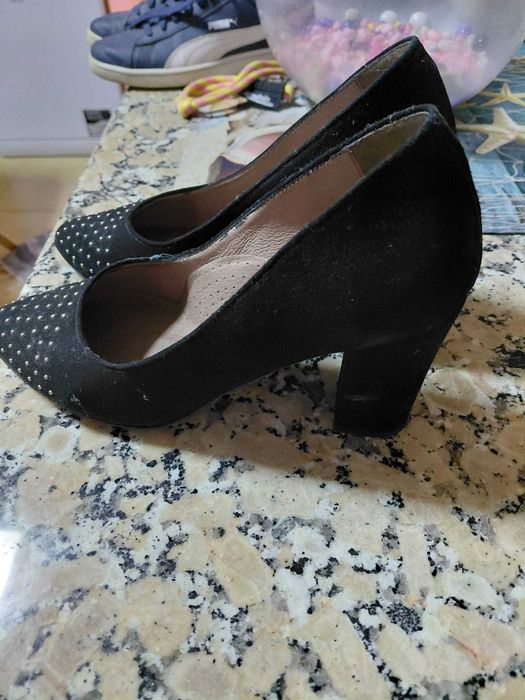 Sapato de senhora preto clássico