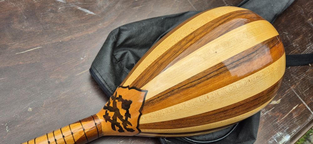 Cura Saz lub Baglama Saz.
