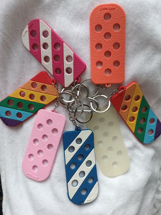 Цепочки  для кроксів брелочки  пухнастики дитячі crocs jibbitz