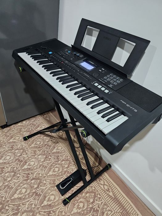 Teclado Yamaha PSR E473+pedal e suporte NOVO