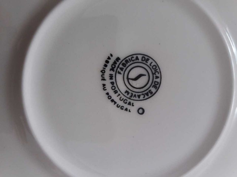 Serviço de Café de 27 peças, Serviço de Chá de Sacavém e outros pratos