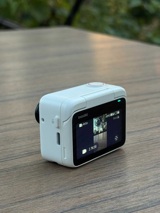Insta360 GO 3 128GB екшн-камера повний комплект з кріпленнями