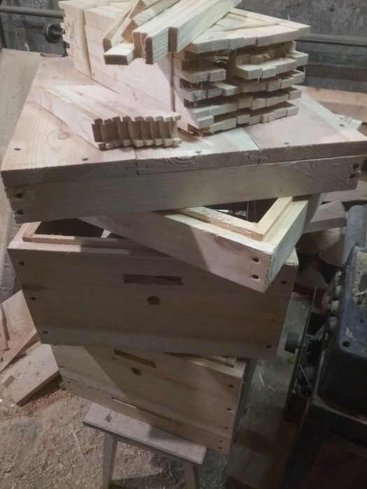 Продам улья на 10 рамок под 230 рамку.