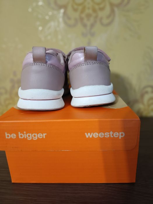 Дитячі кросівки для дівчинки