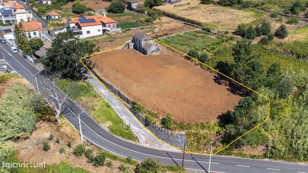 Moradia em Ruína com 1.000 m² de Terreno | Maloeira, Calheta