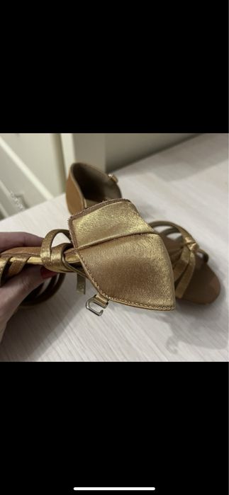 Нові туфельки для бальних танців