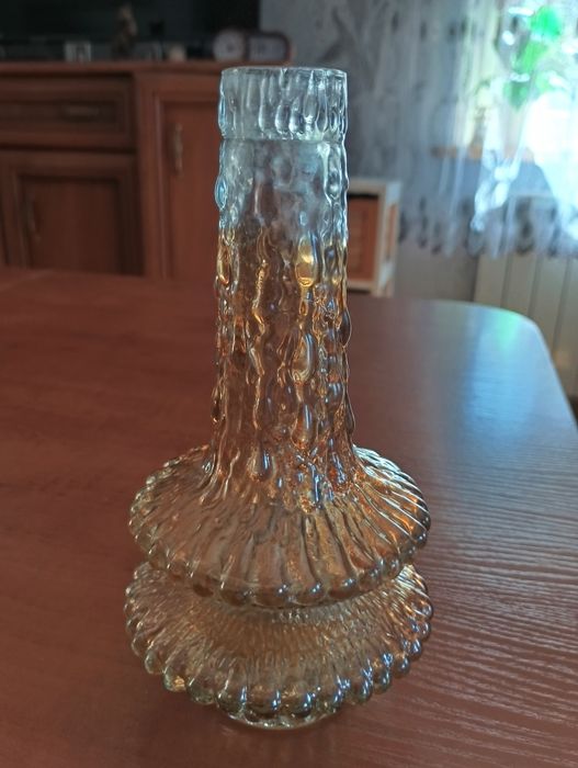 Szklany wazon UFO