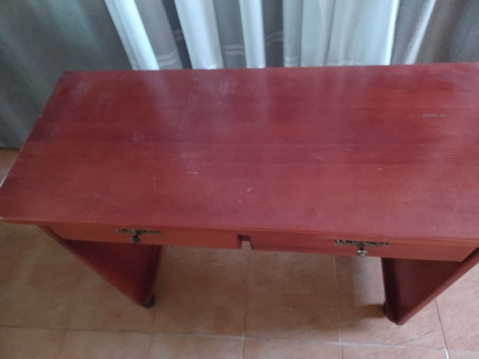 Secretária ou aparador