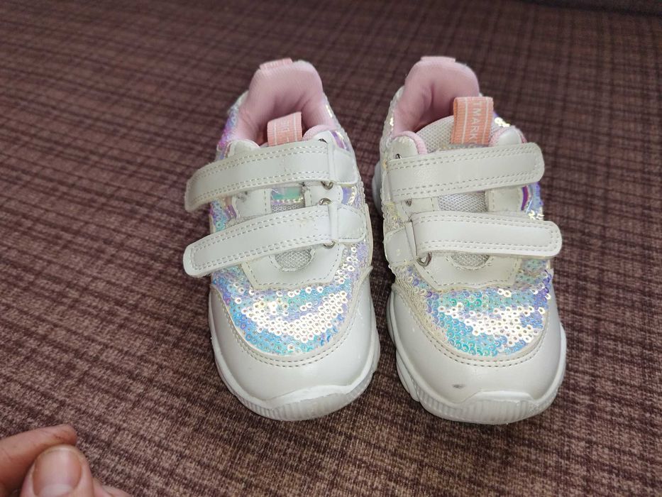 кросівки для дівчинки