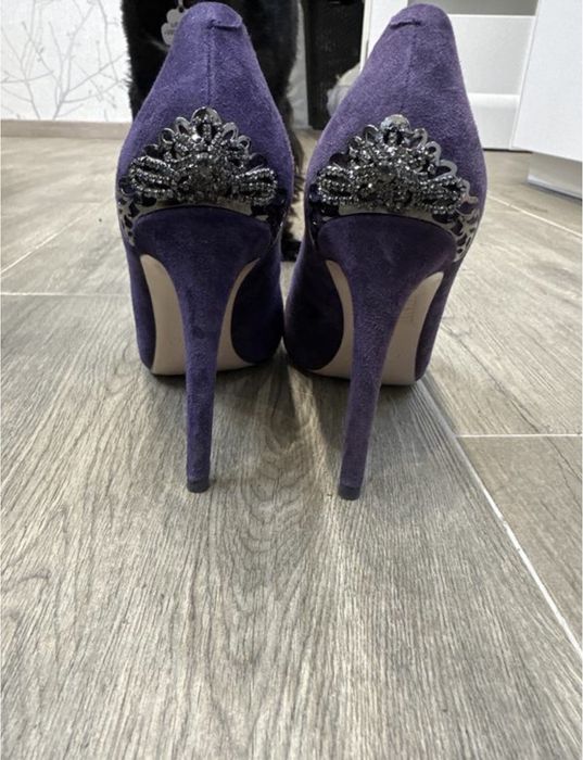 Туфлі лодочки на підборах