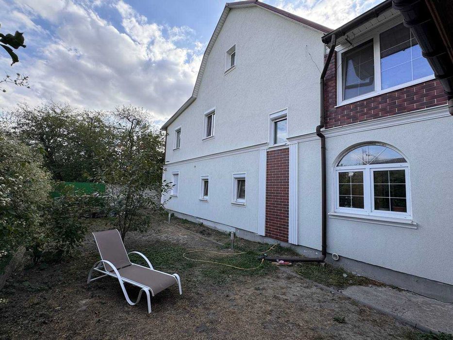 Двоповерховий будинок біля Києва, 10 км метро Житомирська