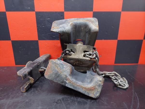 Suporte do pneu suplente NISSAN Cabstar Chassis (F24M, F24W)