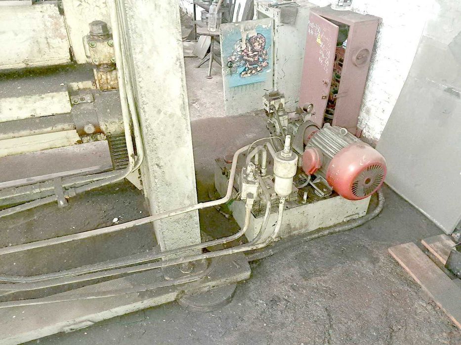 И2116  машина листозгинальна з поворотною балкою