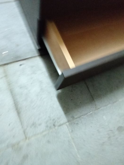 Móvel com 2 gavetas em wengue
