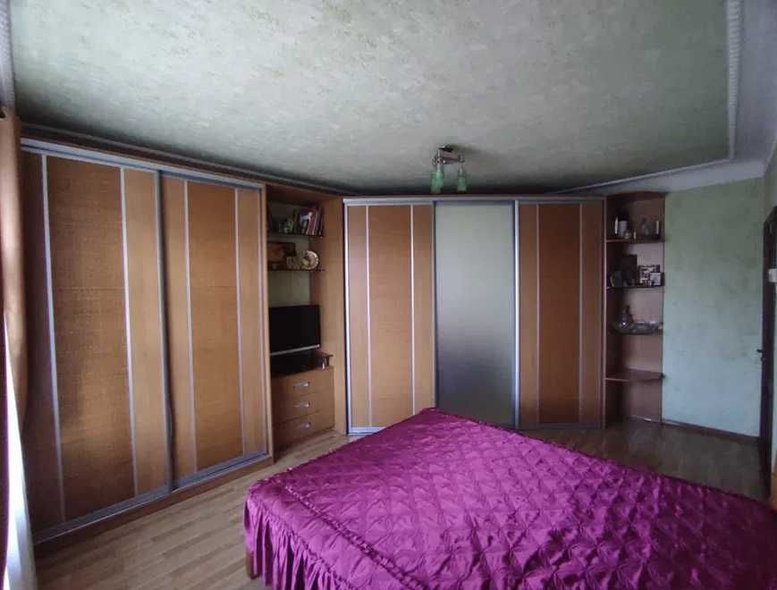 Продам 2 комн. кв-ру в п. Эсхар,  отопление газ. 2х конт. котел.