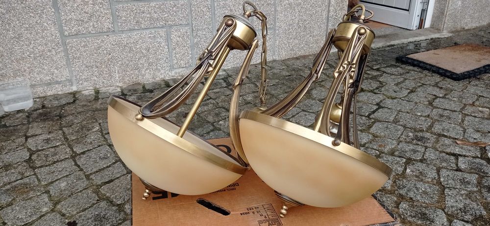 Candeeiros de tecto.