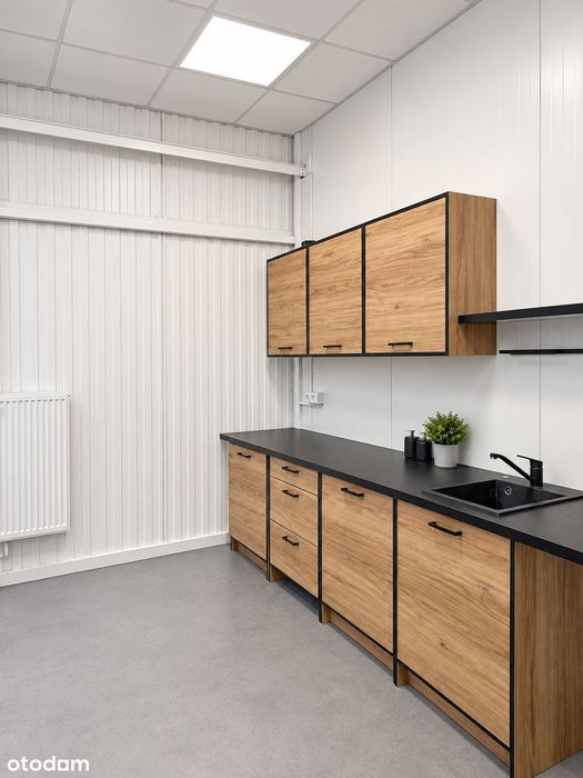 Lokal Biurowo-Handlowy 140 M² | Duży Parking | Teren Monitorowany